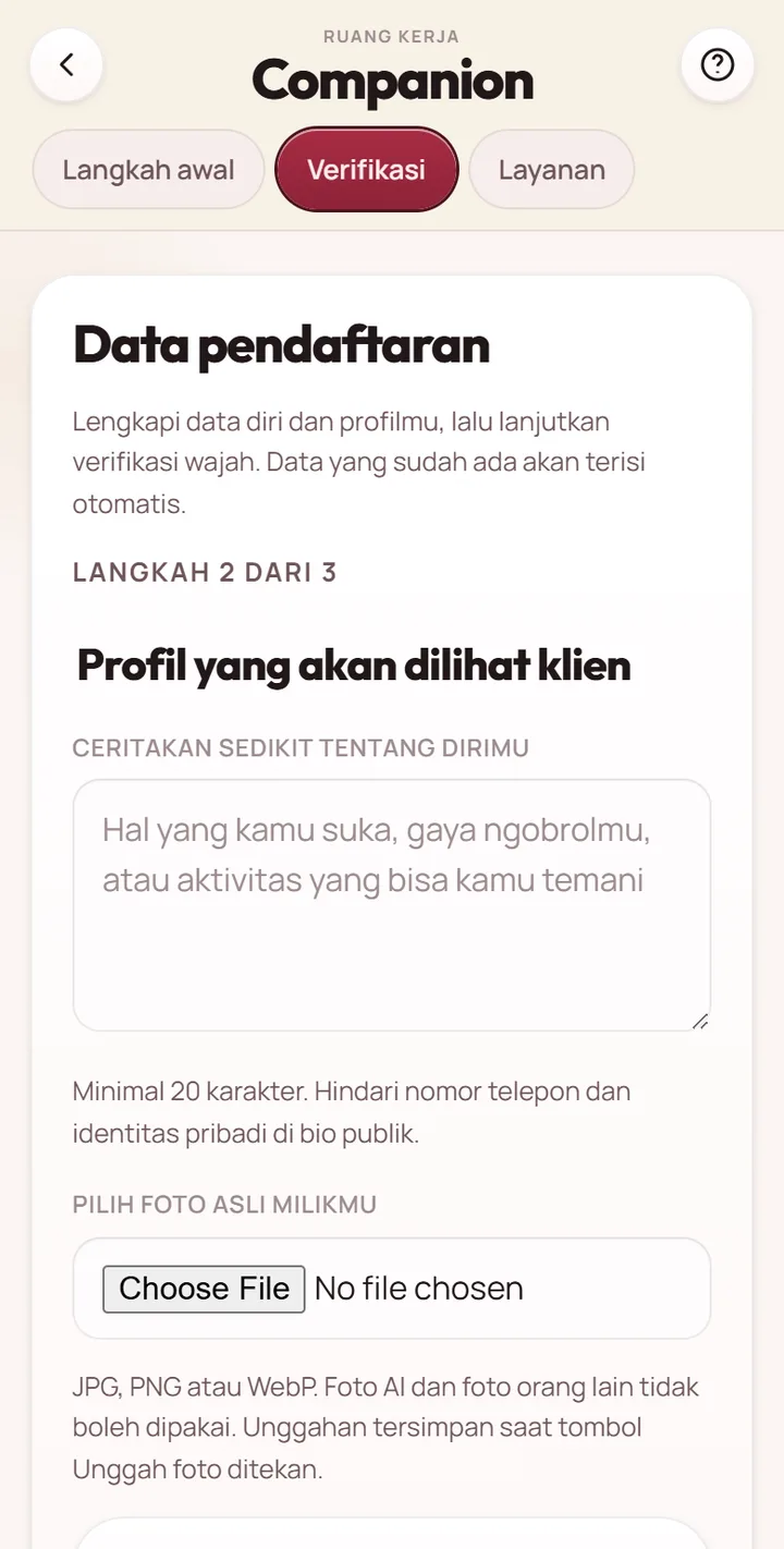Langkah kedua formulir: bio, pilihan foto asli, dan tombol Unggah foto